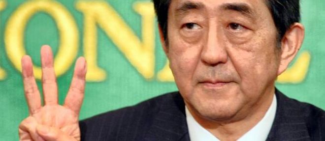 Shinzo Abe dispose de "trois fleches" pour relancer l'economie japonaise.