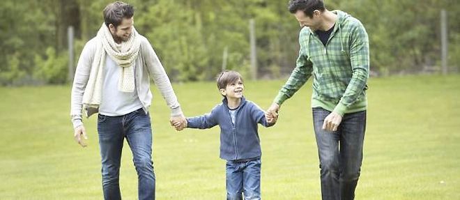Le second volet de la loi sur le mariage permettra l'adoption pleniere d'un enfant par des couples maries homosexuels (photo d'illustration).