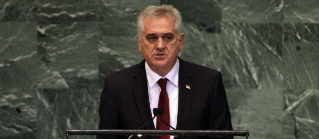 Serbie : Nikolic s'excuse &agrave; &quot;genoux&quot; pour le &quot;crime&quot; de Srebrenica