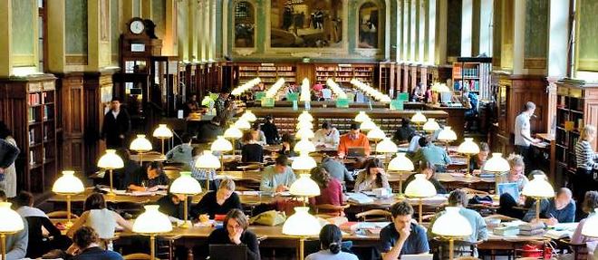 Les universites francaises dispenseront-elles des cours en anglais ?