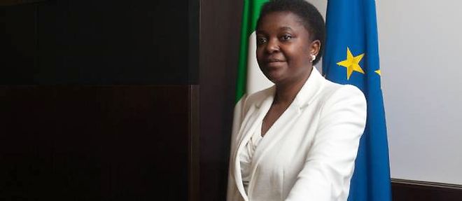 Cecile Kyenge a ete nommee ministre de l'Integration et est la premiere femme noire de l'histoire de l'Italie a acceder au rang de ministre.