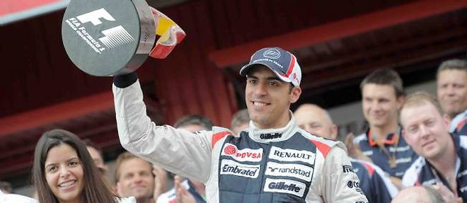 La joie de Pastor Maldonado (Williams), vainqueur a Barcelone en 2011 du premier Grand Prix de sa carriere.