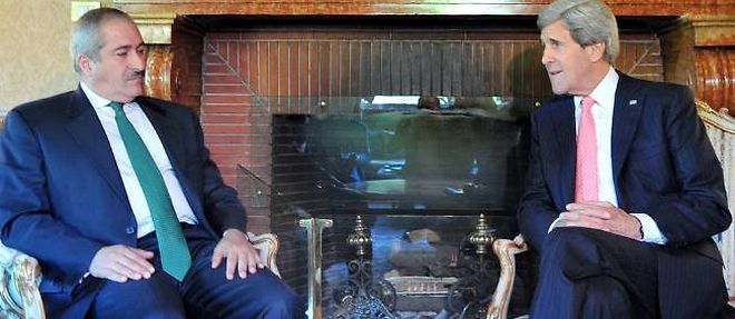 Le chef de la diplomatie jordanienne, Nasser Judeh, et John Kerry, le secretaire d'Etat americain, se sont entretenus a Rome.