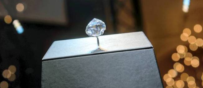 Ench&egrave;res : un diamant pur s'arrache pour 26,7 millions de dollars