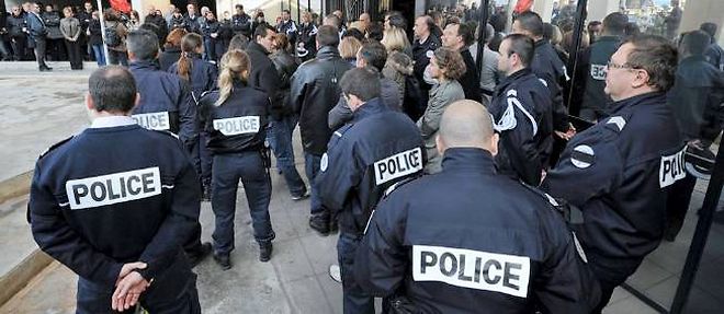 Un escadron de gendarmerie mobile, soit 80 gendarmes, a ete appele en renfort et sera en reserve si necessaire.