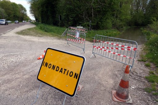 Le niveau de vigilance pour les crues est passe a l'orange samedi autour du Rhin dans les deux departements alsaciens en raison des fortes precipitations, ont indique les autorites.