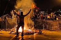 Turquie: les manifestants continuent &agrave; d&eacute;fier le gouvernement