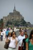 Mont-Saint-Michel: d&egrave;s lundi les touristes marcheront moins mais paieront plus cher
