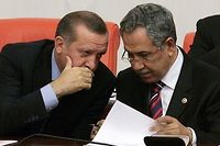 Turquie: le gouvernement appelle au calme et pr&eacute;sente ses excuses