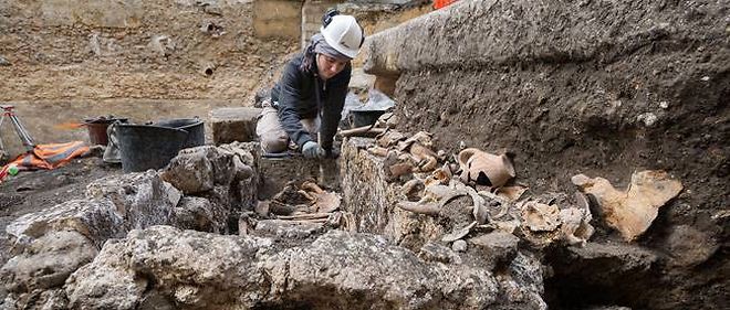 Archeologie Une Dizaine De Cadavres Decouverts Sous La Prefecture De Police De Paris Le Point