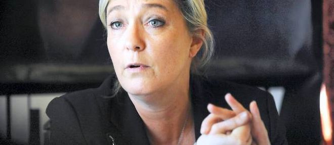 Marine Le Pen juge "epouvantable" l'agression du jeune militant d'extreme gauche.