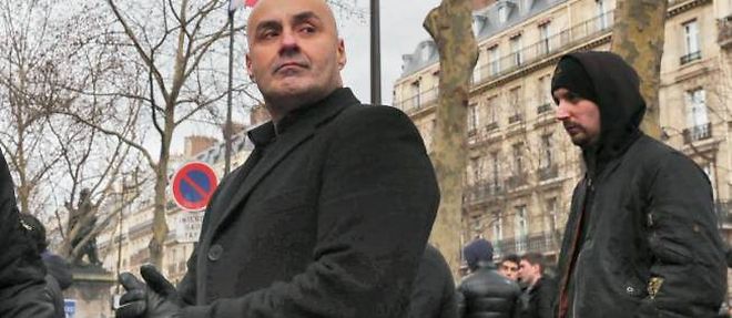 Serge Ayoub, alias Batskin, leader des JNR, rejette la faute sur Melenchon et l'extreme gauche.