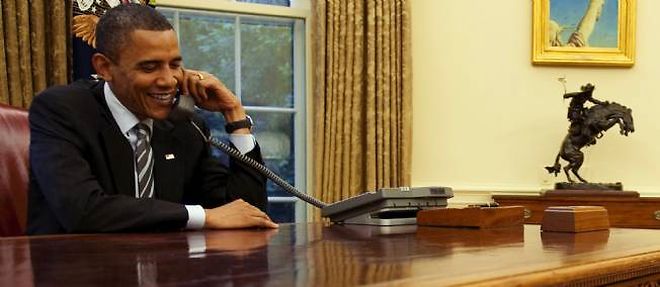Barack Obama au telephone.
