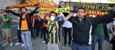 Istanbul : les fans de foot tous unis contre Erdogan