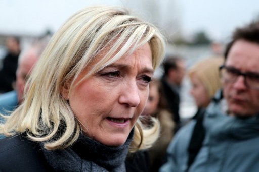 La presidente du FN, Marine Le Pen, a estime dimanche que la suppression de 700 postes chez Michelin a Joue-les-Tours (Indre-et-Loire), si elle se confirmait, prouverait "l'urgence" de mettre en place "une strategie de rebond industriel".