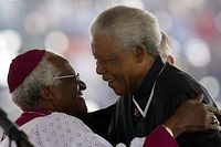 Afrique du Sud: troisi&egrave;me nuit d'h&ocirc;pital pour Mandela, gravement malade