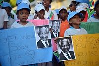 Nelson Mandela &quot;continue d'aller mieux&quot;, selon le pr&eacute;sident Zuma