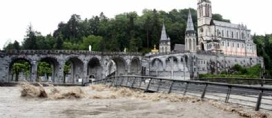 PHOTOS. Inondations : pas de miracle, Lourdes est sous les eaux !