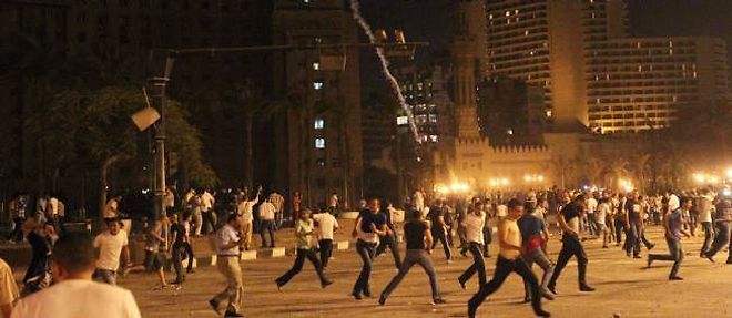 Des affrontements ont eu lieu dans la nuit de mardi a mercredi, place Tahrir, au Caire.
