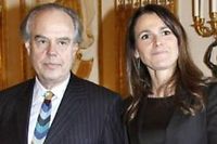 Frederic Mitterrand et Aurelie Filippetti lors de la passation des pouvoirs au ministere de la Culture, le 17 mai 2012. (C)Thomas Samson / AFP