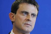 Valls soutient l'id&eacute;e de forcer les maires &agrave; cr&eacute;er des aires pour gens du voyage