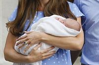 Kate Middleton et le prince William presentent leur enfant. (C)SIPA