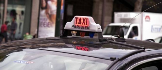 Les taxis denoncent la concurrence "deloyale" des VTC, les voitures de tourisme avec chauffeur.