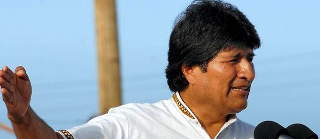 Dans une tribune, le president bolivien Evo Morales est revenu par le detail sur l'imbroglio diplomatique dont il a ete l'objet pendant toute une journee.