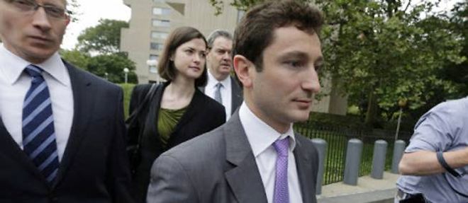 Le Francais, Fabrice Tourre, a sa sortie du tribunal federal de Manhattan, jeudi.