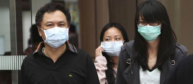 Des Taiwanais portant des masques pour se proteger de la grippe, le 26 mars 2013.