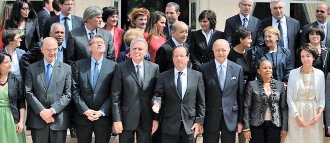 Photo de classe du gouvernement de Jean-Marc Ayrault.