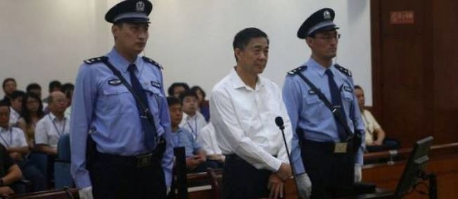 Une photo de Bo Xilai (au centre) prise a son arrivee au tribunal.