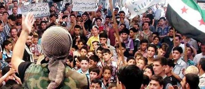 Une manifestation d'opposants syriens, dans la banlieue de Damas, le 13 septembre 2013.