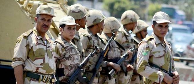 Des soldats des forces armees egyptiennes, fin aout, au Caire.