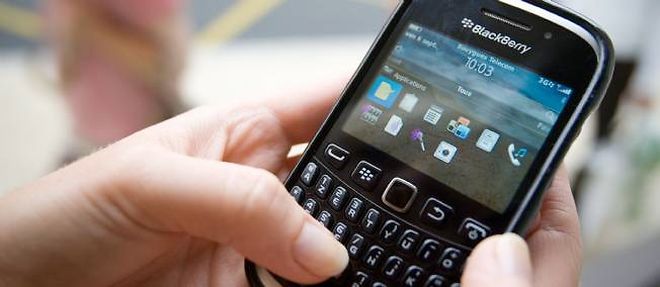 Le fabricant canadien de smartphones Blackberry a annonce la suppression de 4 500 postes sur les 12 000 qu'il compte a travers le monde.