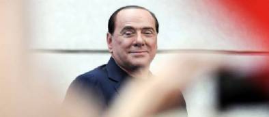 Vote de confiance en Italie : Silvio Berlusconi rend les armes