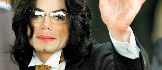 Michael Jackson lors de son proces pour abus sexuel sur mineurs le 3 juin 2005.