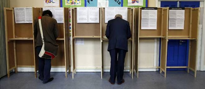 Un bureau de vote a Dublin, le 4 octobre 2013.