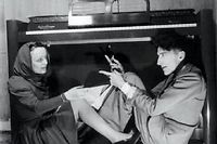 Edith Piaf et Jean Cocteau travaillent 