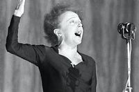 Edith Piaf sur la scène de l'Olympia, en 1960. ©AFP