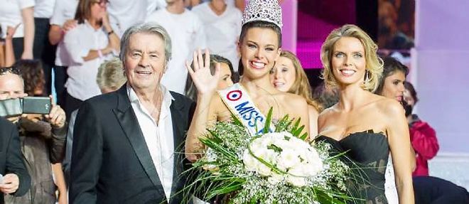Alain Delon aux cotes de Miss France, le 9 decembre 2012