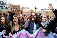 Des lycéens manifestant contre l'expulsion de leurs camarades de classe le vendredi 18 octobre à Paris. ©DENIS PREZAT