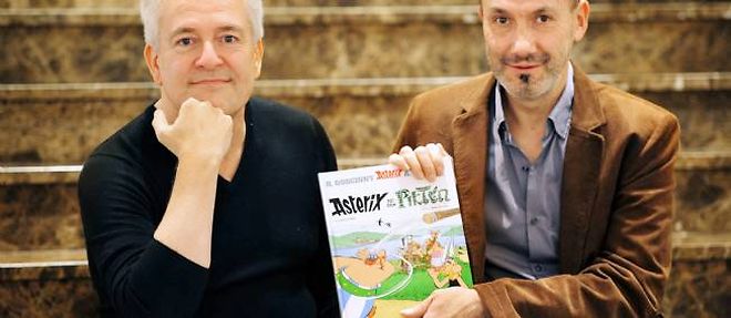 L'ecrivain de BD Jean-Yves Ferri (a droite) et le dessinateur Didier Conrad, auteurs d'"Asterix chez les Pictes".