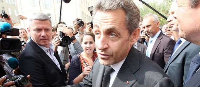 Selon l'hebdomadaire "Valeurs actuelles", l'Elysee dispose d'un "cabinet noir" charge d'enqueter illegalement sur Nicolas Sarkozy.