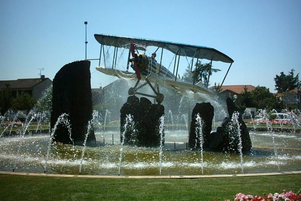 "La fontaine de l'avion" à Andrézieux-Bouthéon (42)