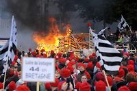 Crise bretonne : entre 15 000 et 30 000 manifestants et des &eacute;chauffour&eacute;es &agrave; Quimper