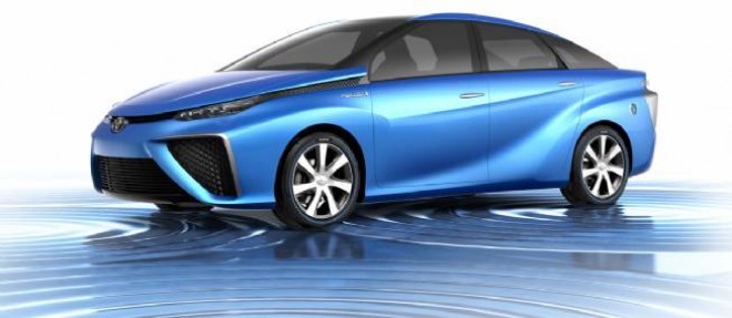 Le concept FCV prefigure la grande routiere propulsee par une pile a combustible que Toyota commercialisera en 2015.