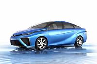 Le concept FCV préfigure la grande routière propulsée par une pile à combustible que Toyota commercialisera en 2015.
