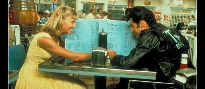 Olivia Newton-John et John Travolta en "date" dans "Grease".