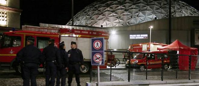 De nombreux pompiers ont ete mobilises au Palais des sports, ou une explosion a fait plusieurs blesses graves et un mort.
